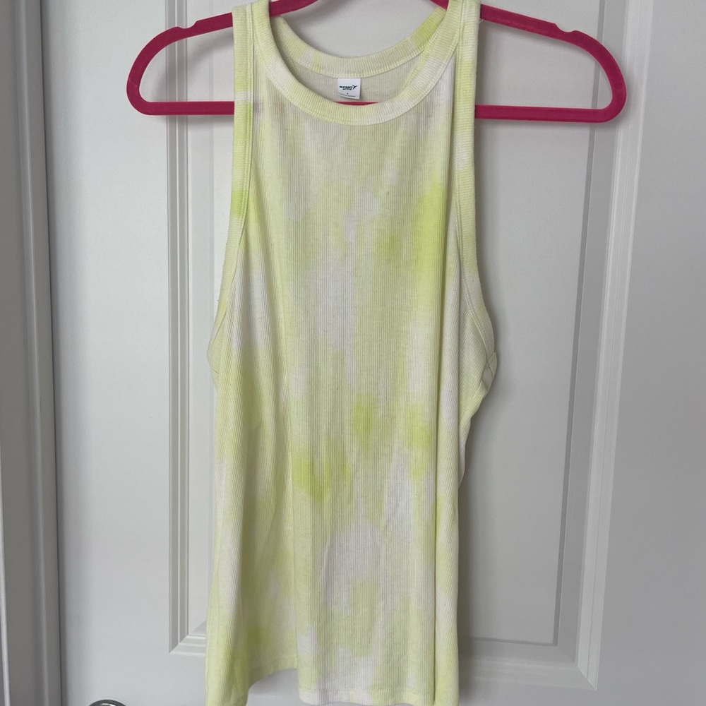 Old Navy Active - Ultra Light Ribbed‎ Tank Top - Picture 2 of 5